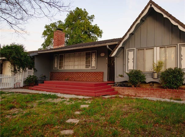 8554 Owensmouth Avenue, Canoga Park, CA 91304