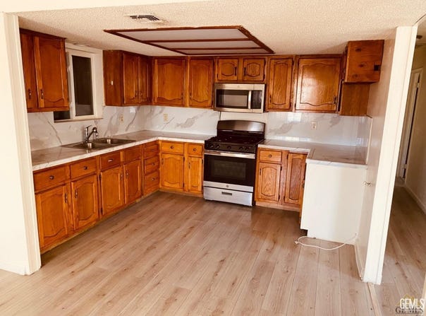 713 18th Place, Delano, CA 93215