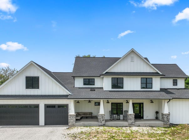 W238s4963 Big Bend Rd, Waukesha, WI 53189