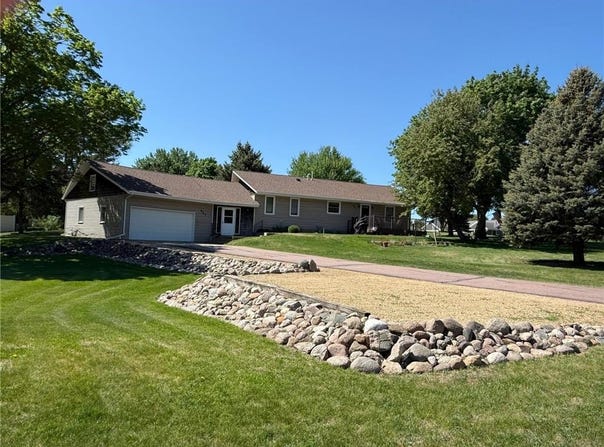 421 Oxford Street W, Worthington, MN 56187