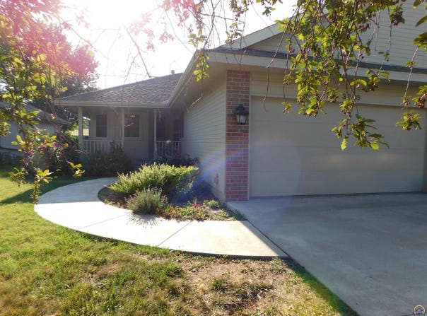 3348 SW McClure CT, Topeka, KS 66614