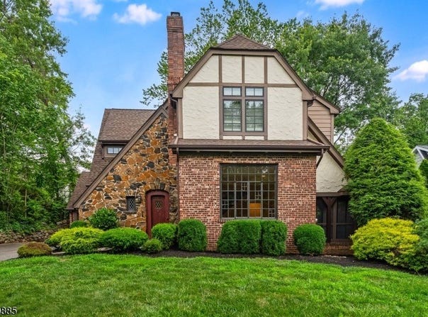 9 Midhurst Rd, Millburn Twp., NJ 07078-3427