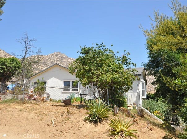 2090 Mt Vernon Avenue, Riverside, CA 92507