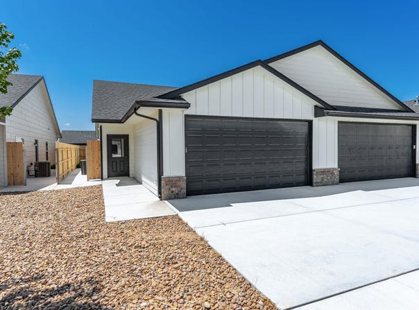 505 E Harper St, Valley Center, KS 67147-8955