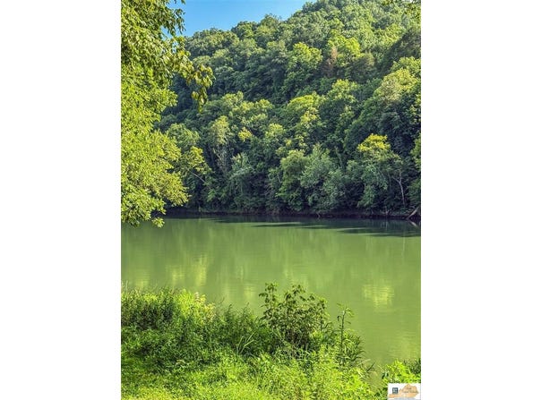 6047 McGee Road, Burkesville, KY 42717