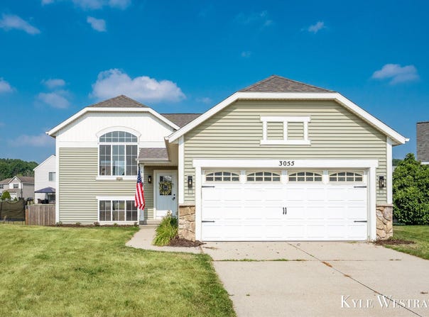 3055 Creek Way Court SE, Kentwood, MI 49512