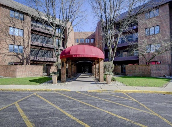 910 Ridge Road, Munster, IN 46321