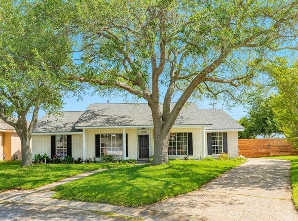 2700 E Palm Circle, Galveston, TX 77551