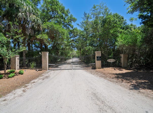 941 Hammocks Way, Edisto Island, SC 29438