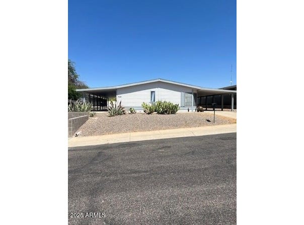 725 W SMOKETREE Road, Wickenburg, AZ 85390