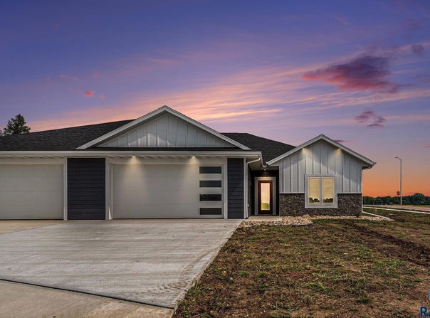 719 Tallgrass Cir, Luverne, MN 56156