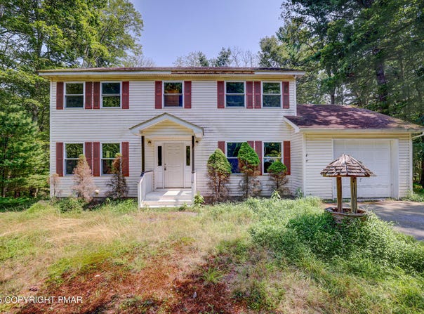 140 Bernadette Drive, Dingmans Ferry, PA 18328