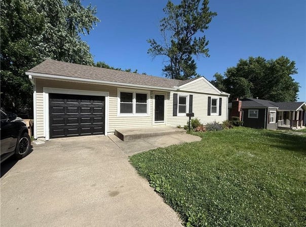417 SW Madison Street, Lee's Summit, MO 64063