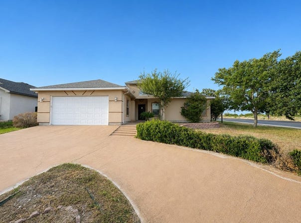 10 Yvonne, Del Rio, TX 78840