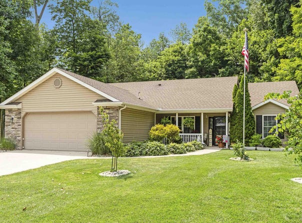 1403 Old Briar Trail, Auburn, IN 46706-3824