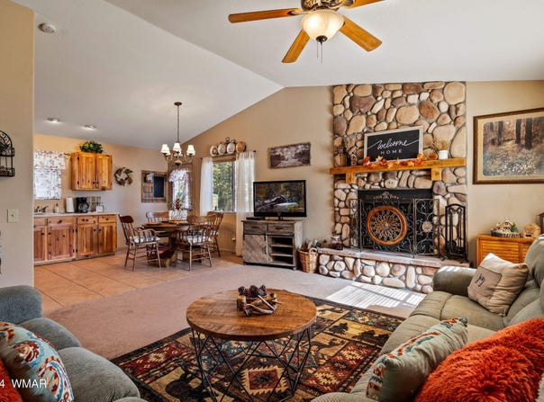 2086 Pinewood Drive, Overgaard, AZ 85933
