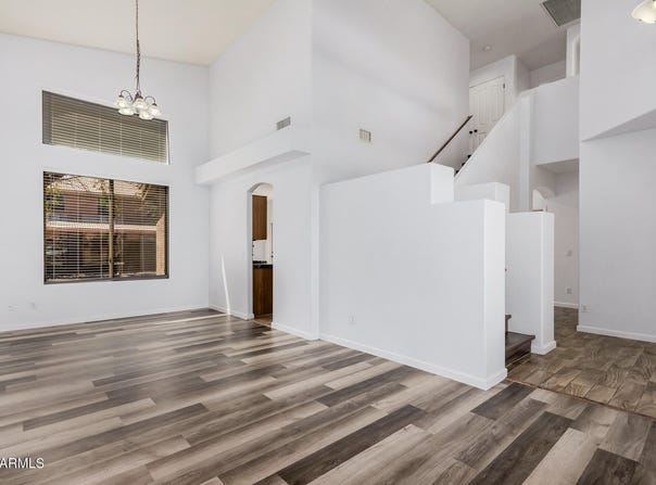 8037 W MOHAVE Street, Phoenix, AZ 85043