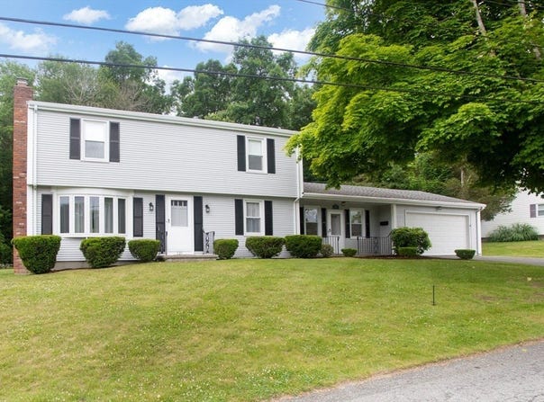 121 Island Heights Ave, Somerset, MA 02726