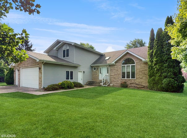 9119 W 92nd Place, St. John, IN 46373