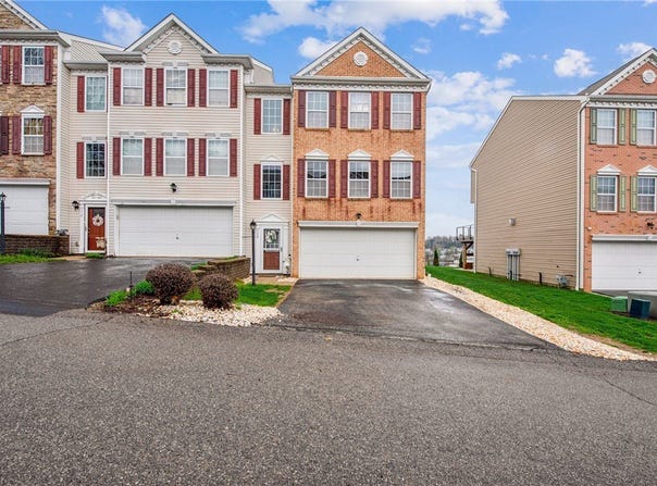 112 Alderwood Dr, Greensburg, PA 15601