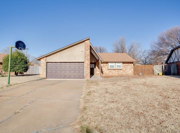 5826 Red Rock Cir, Enid, OK 73703