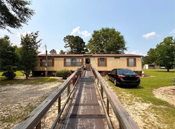 209 PEBBLE HILL CIR, Sylvester, GA 31791