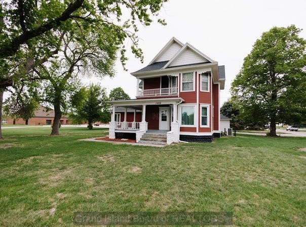 1002 A St, Aurora, NE 68818