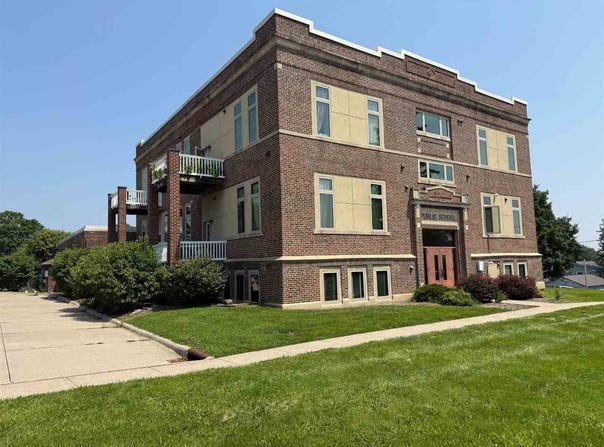251 Vine St, Riverside, IA 52327