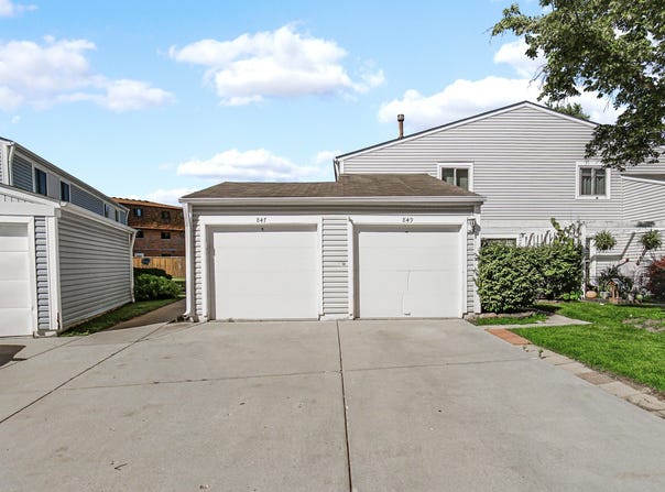 847 Oxford Place, Wheeling, IL 60090