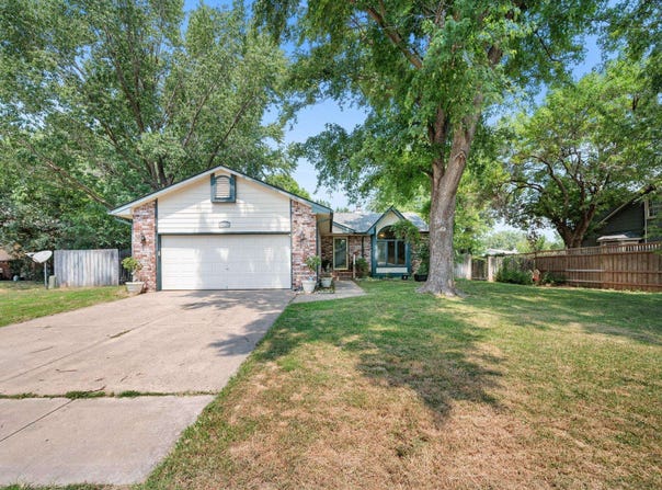 10820 W Shade Ln, Wichita, KS 67212