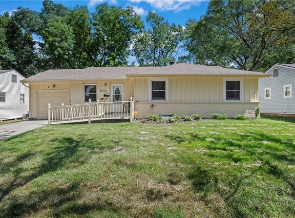 7937 Pennsylvania Avenue, Kansas City, MO 64114