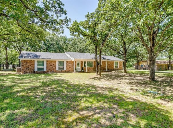 223 Bob White Trail, Burleson, TX 76028