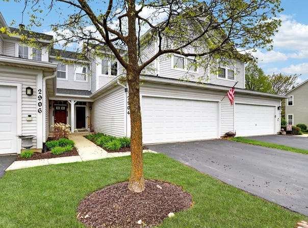 2904 Falling Waters Drive, Lindenhurst, IL 60046