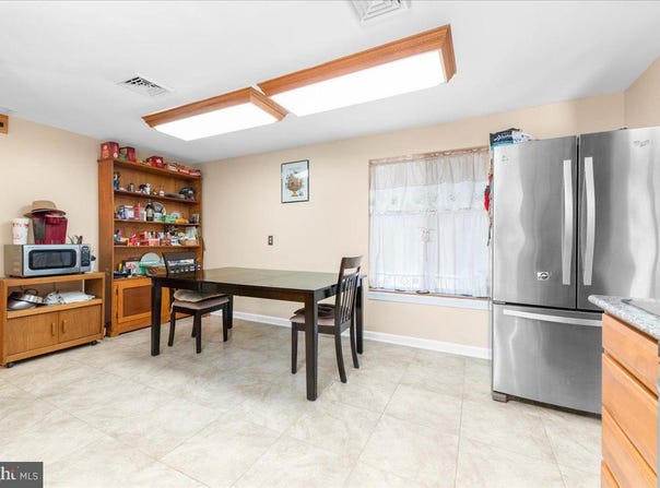 3088 SEISHOLTZVILLE ROAD, MACUNGIE, PA 18062