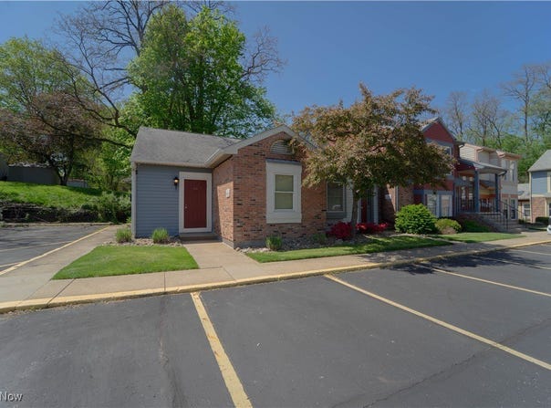 46 Munroe Falls Avenue, Munroe Falls, OH 44262