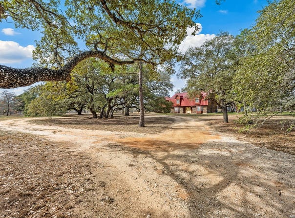 1240 County Road 324, Adkins, TX 78101