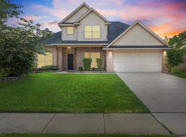 832 Adams Drive, Burleson, TX 76028