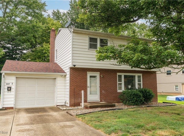 1057 Dogwood Avenue NE, North Canton, OH 44720
