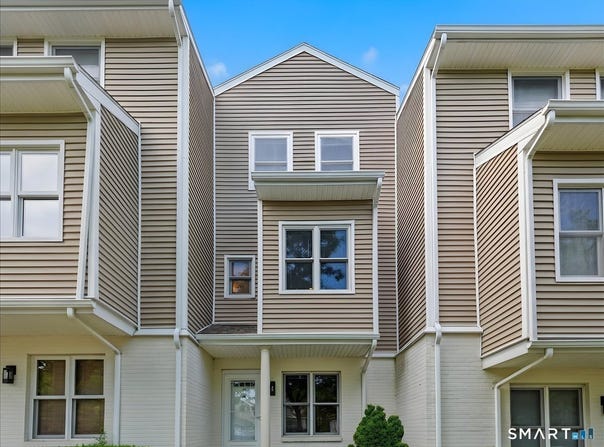 71 Cobblestone Drive, Groton, CT 06340