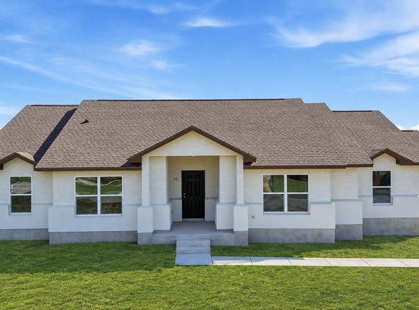 70 Log Cabin Way, Poteet, TX 78065