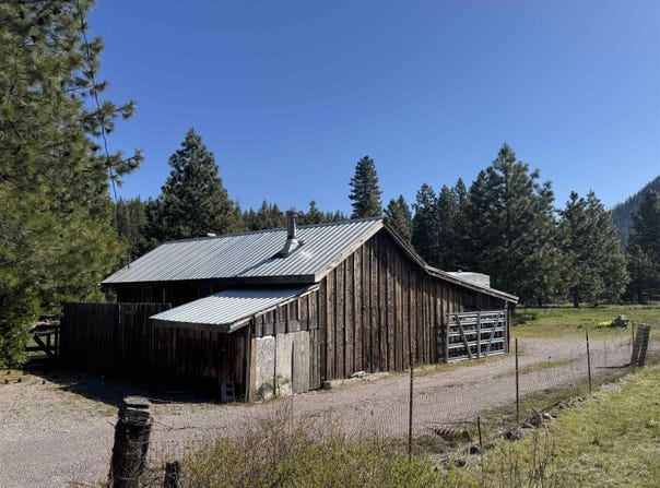 5404 N Old Stage Rd, Mt Shasta, CA 96067