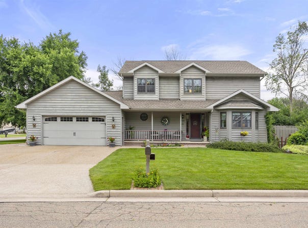 845 WOODLAND Drive, MENASHA, WI 54952