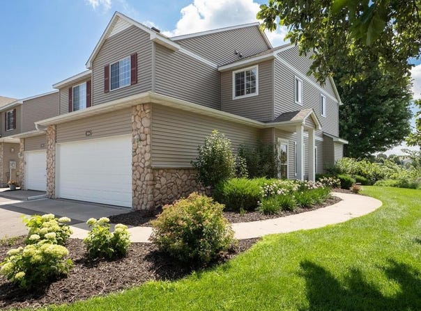 1806 111th Avenue NE, Blaine, MN 55449