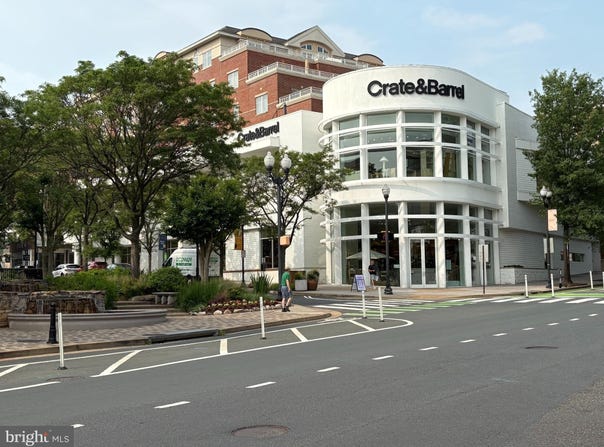 1276 N WAYNE STREET, ARLINGTON, VA 22201