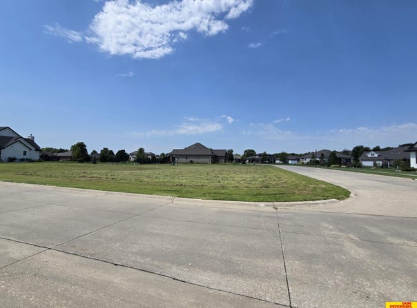 1755 N Deer Run, Fremont, NE 68025