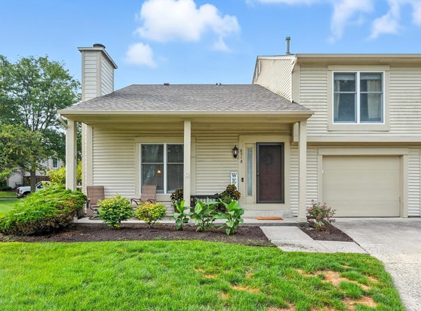 6318 Sawmill Woods Drive, Fort Wayne, IN 46835-8717