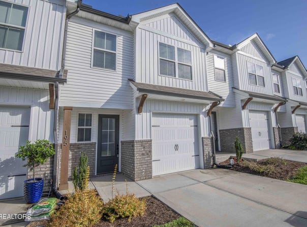 195 Harper Village Way, Lenoir City, TN 37771