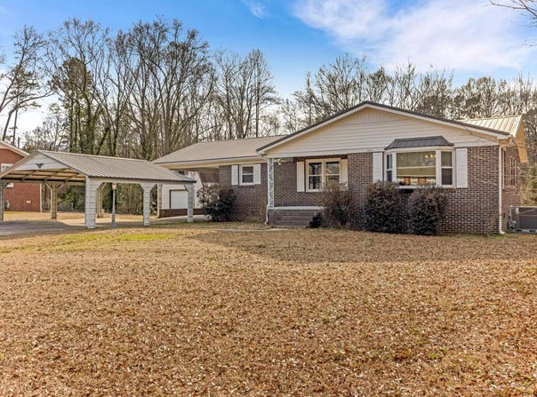 426 Meadowbrook Avenue, Woodruff, SC 29388