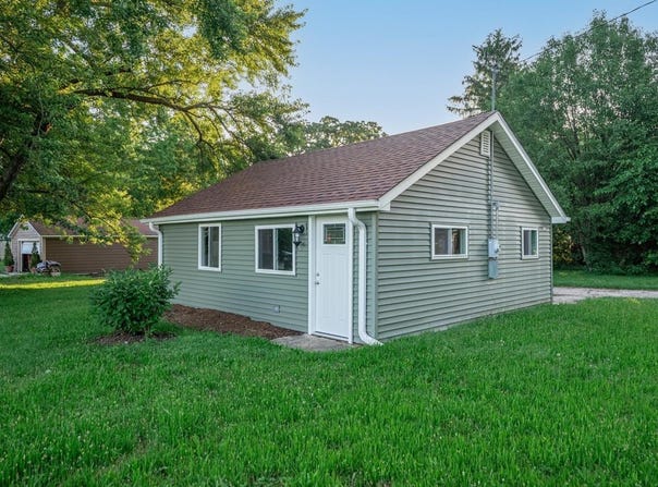 335 W Grove, CAPRON, IL 61012