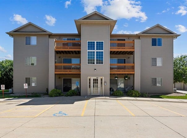 600 Colton Circle NE, Cedar Rapids, IA 52402